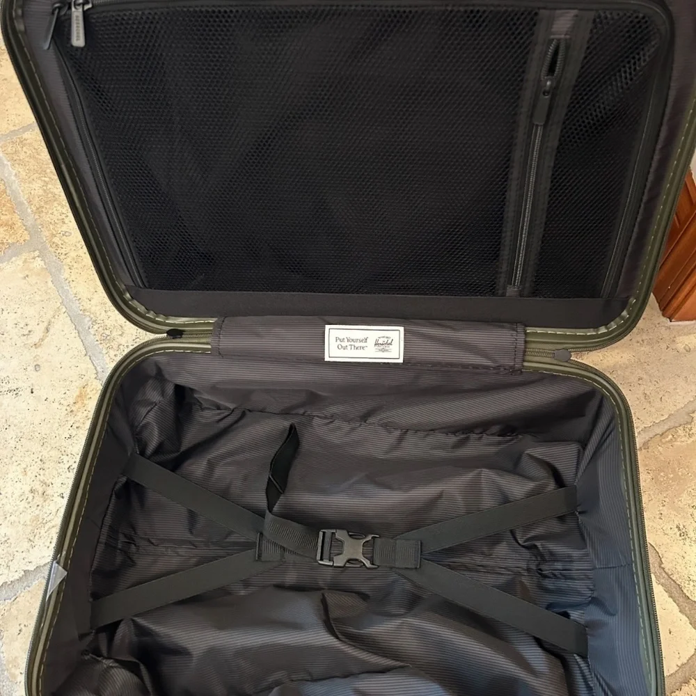Herschel heritage hardshell, large carry-on suitcase